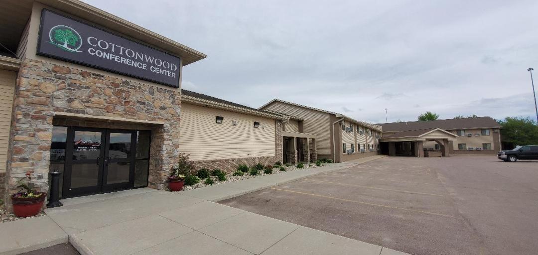Cottonwood Inn And Conference Center South Sioux City エクステリア 写真